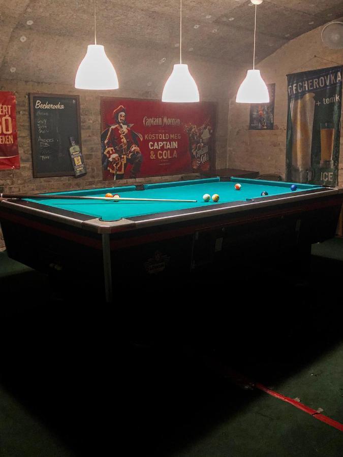 Whole Basement Former Pub2 For Stag Do, Men'S Cave Budapest Esterno foto