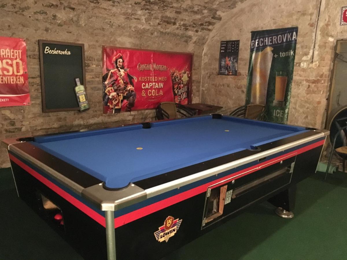 Whole Basement Former Pub2 For Stag Do, Men'S Cave Budapest Esterno foto