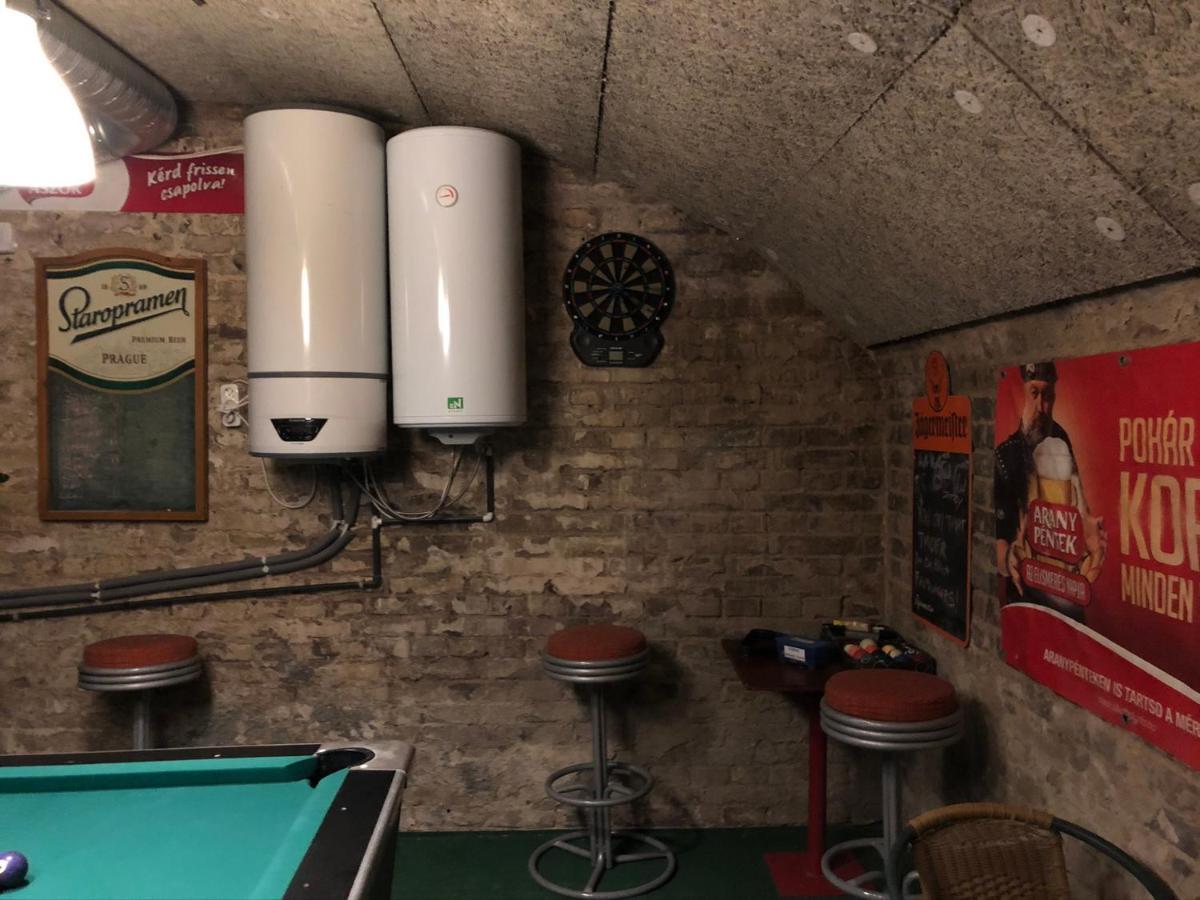 Whole Basement Former Pub2 For Stag Do, Men'S Cave Budapest Esterno foto