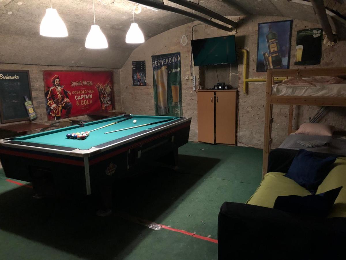 Whole Basement Former Pub2 For Stag Do, Men'S Cave Budapest Esterno foto
