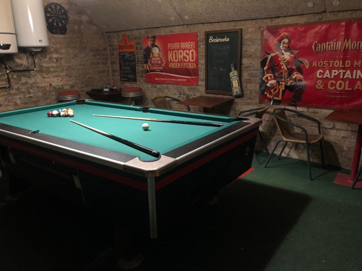 Whole Basement Former Pub2 For Stag Do, Men'S Cave Budapest Esterno foto